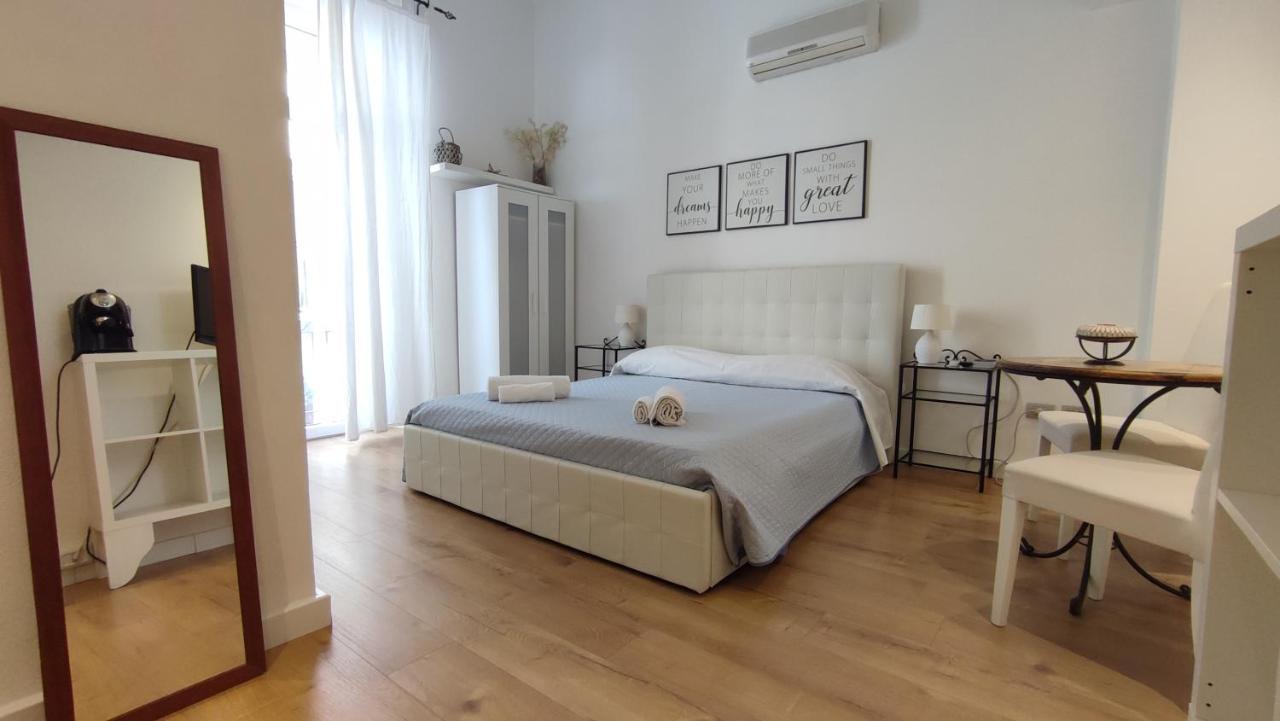 مبيت وإفطار Living Cagliari Marina المظهر الخارجي الصورة